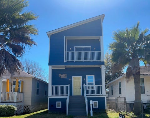 Photo of 4123 Avenue M 1/2, Galveston, TX 77550 (MLS # 70979211)
