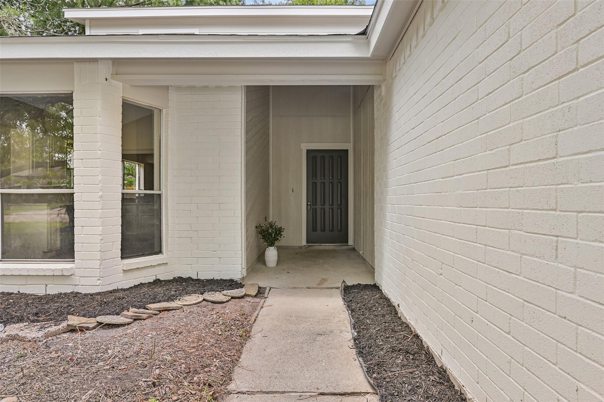 902 Essex Drive