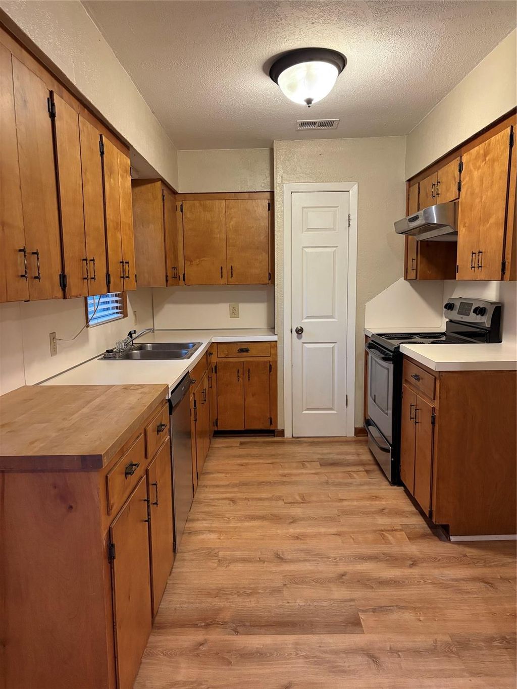 Photo of 105 Chestnut Street, Lake Jackson, TX 77566 (MLS # 24837657)