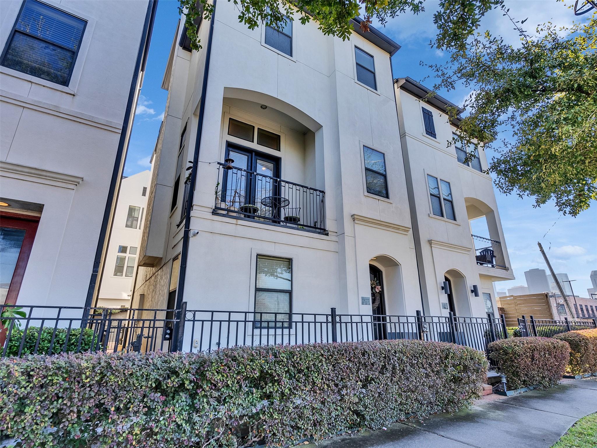 1877 Dart Street