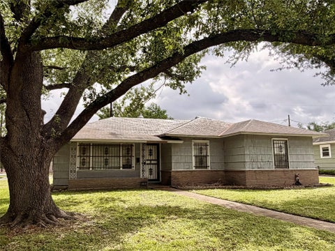 Homes For Sale - 1018 Worthshire Street<br/> Houston, TX 77008