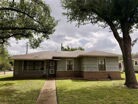 Photo of 1018 Worthshire Street, Houston, TX 77008 (MLS # 39478793)