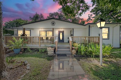 Photo of 7010 Carter Avenue, Hitchcock, TX 77563 (MLS # 95402792)