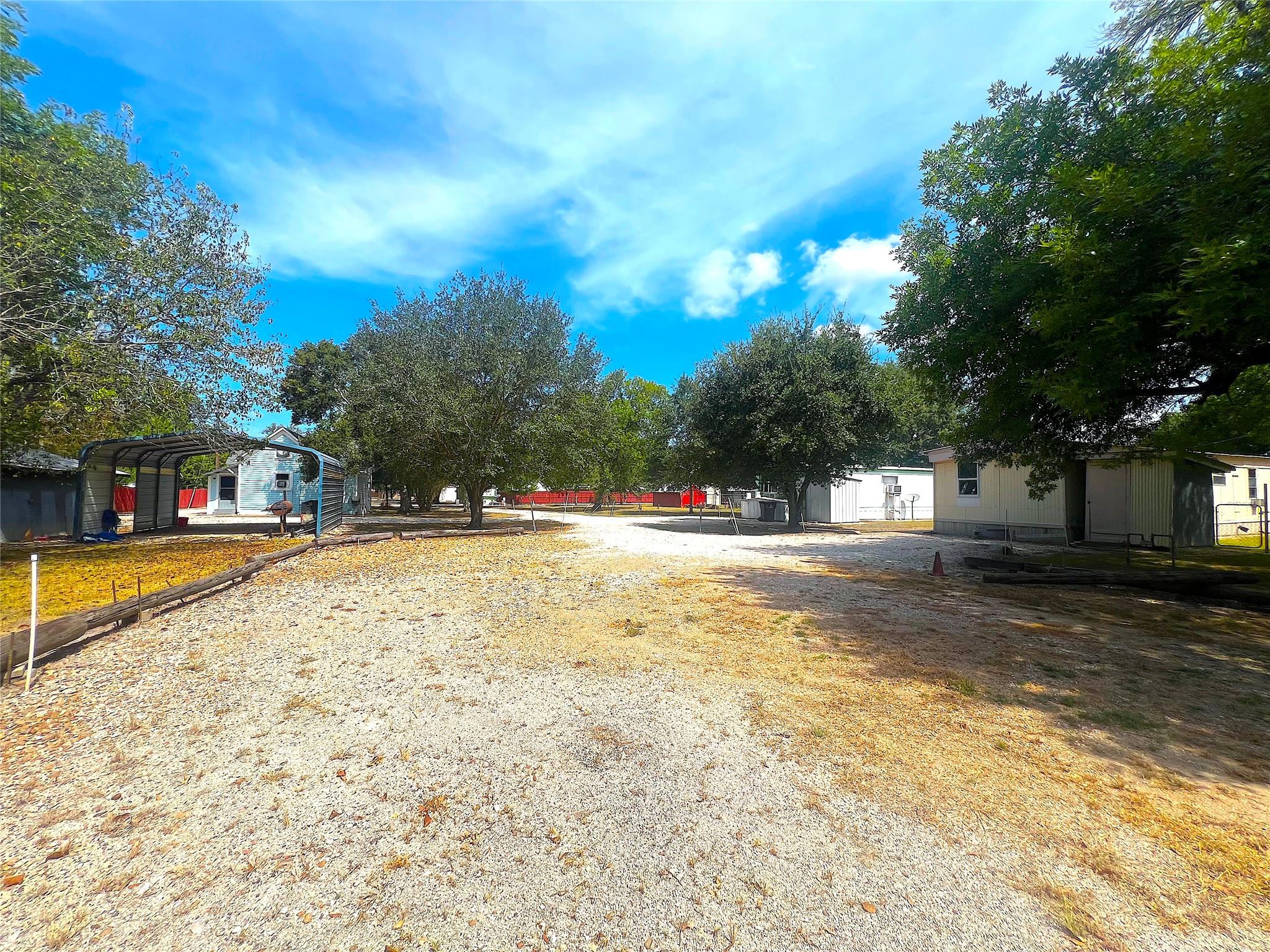906 E Calhoun Street