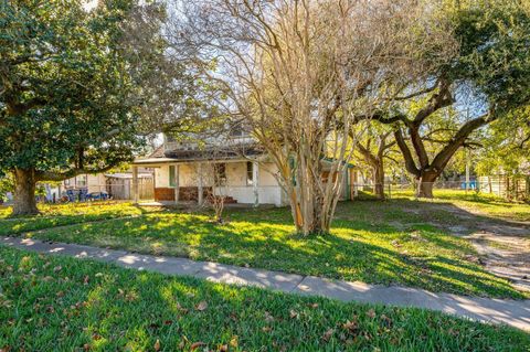 Photo of 411 Ml King Jr Street, Texas City, TX 77590 (MLS # 67911964)