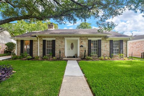 Photo of 12806 Westhorpe Drive, Houston, TX 77077 (MLS # 86065210)