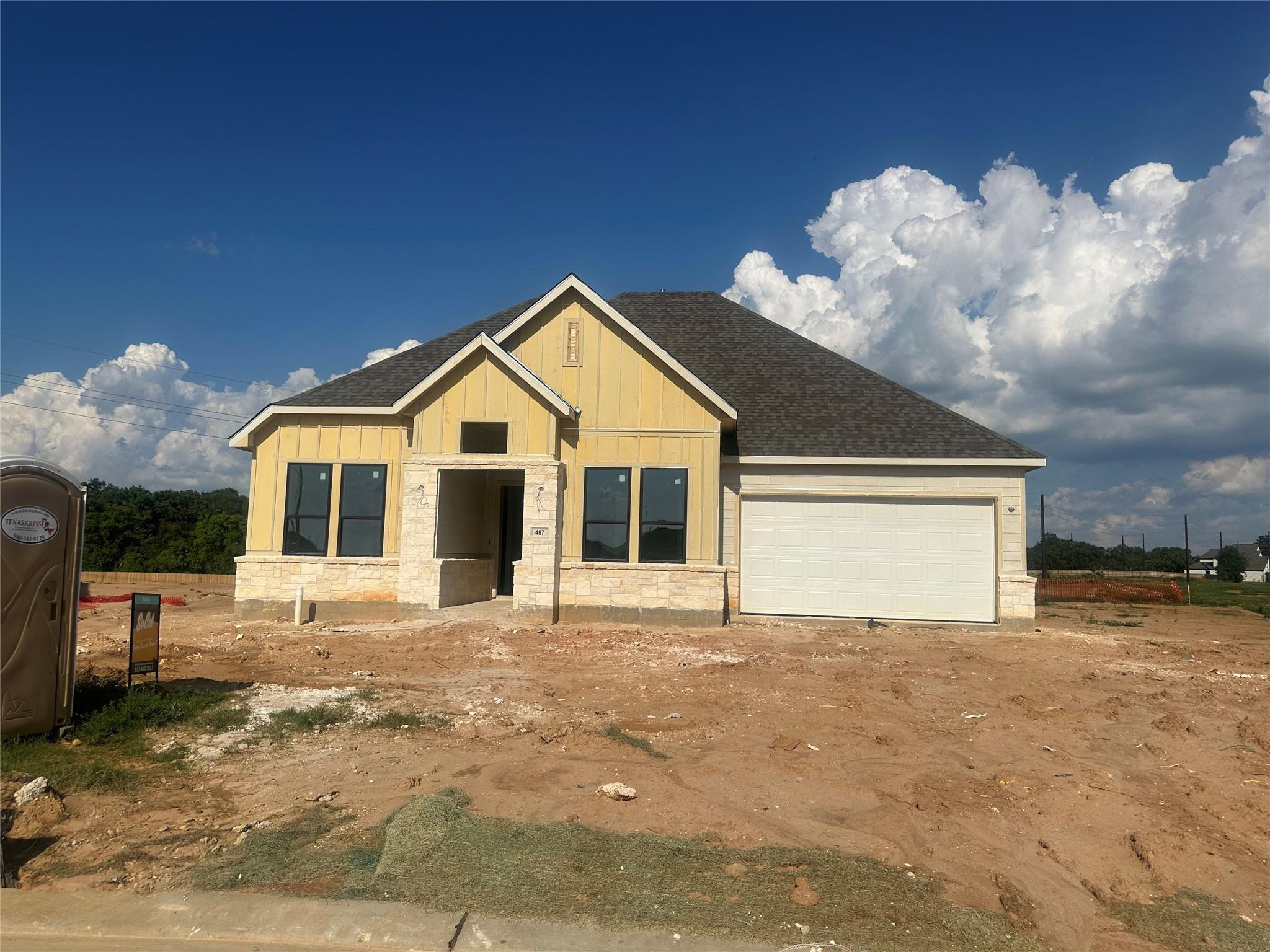 487 Hunters Crossing Drive