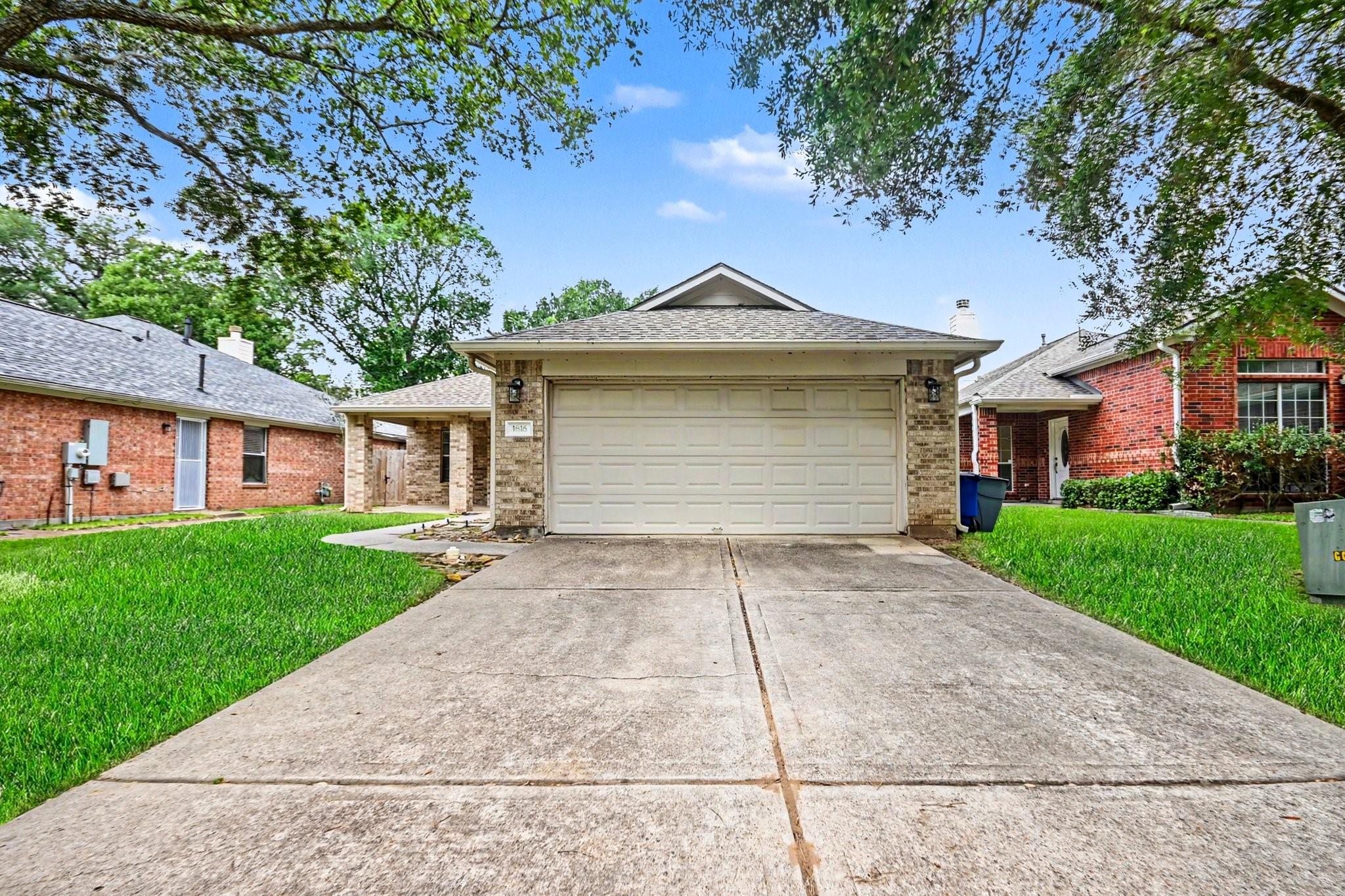 1816 Sherwood Forest Circle