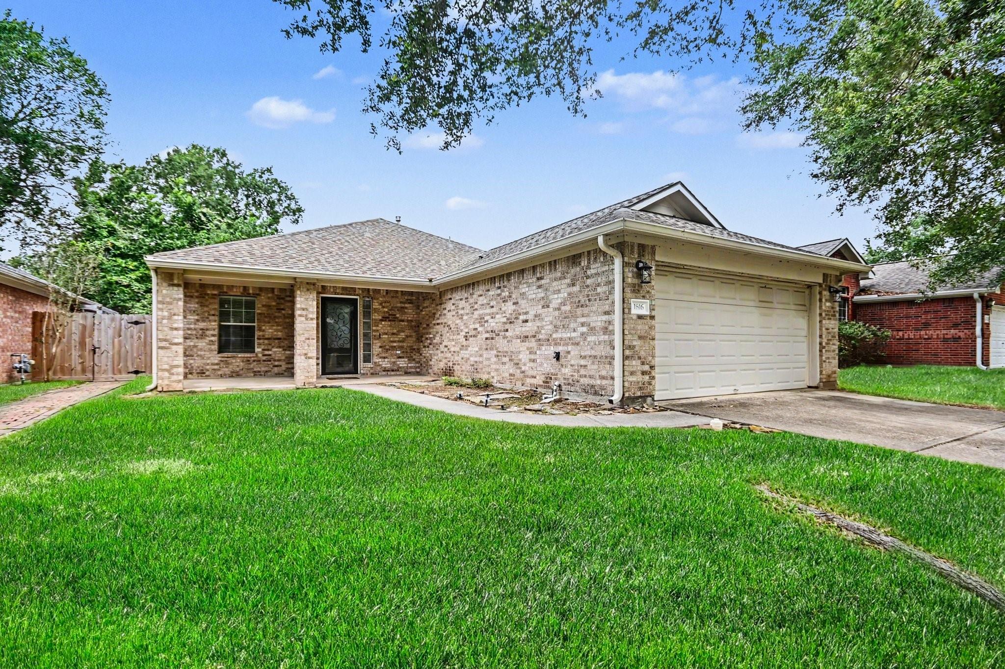 1816 Sherwood Forest Circle