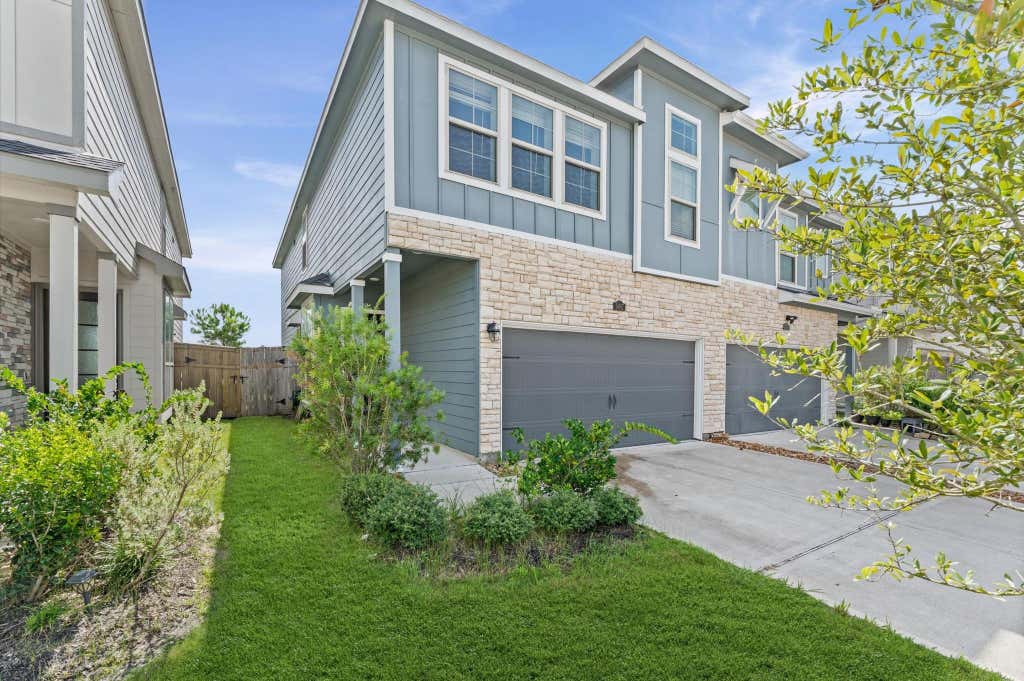 Photo of 5667 Foggy Vine Court, Fulshear, TX 77441 (MLS # 47275918)