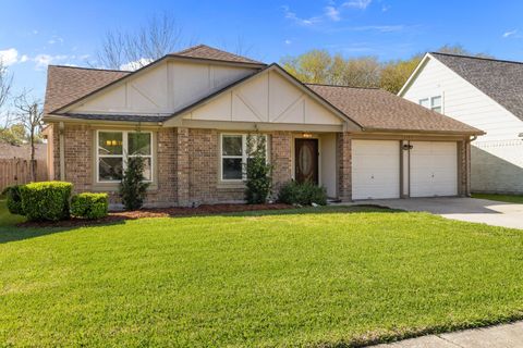 Homes For Sale - 2785 Pinewood Drive<br/> League City, TX 77573