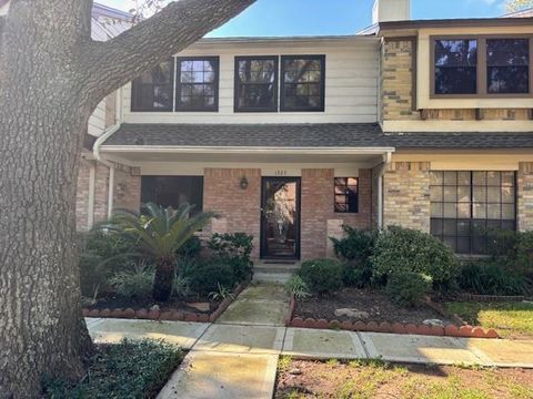Photo of 1323 Reddleshire Lane #1323, Houston, TX 77043 (MLS # 46423570)