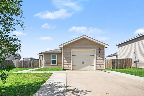 Photo of 5835 Golden Cove Road, Cove, TX 77523 (MLS # 96347825)