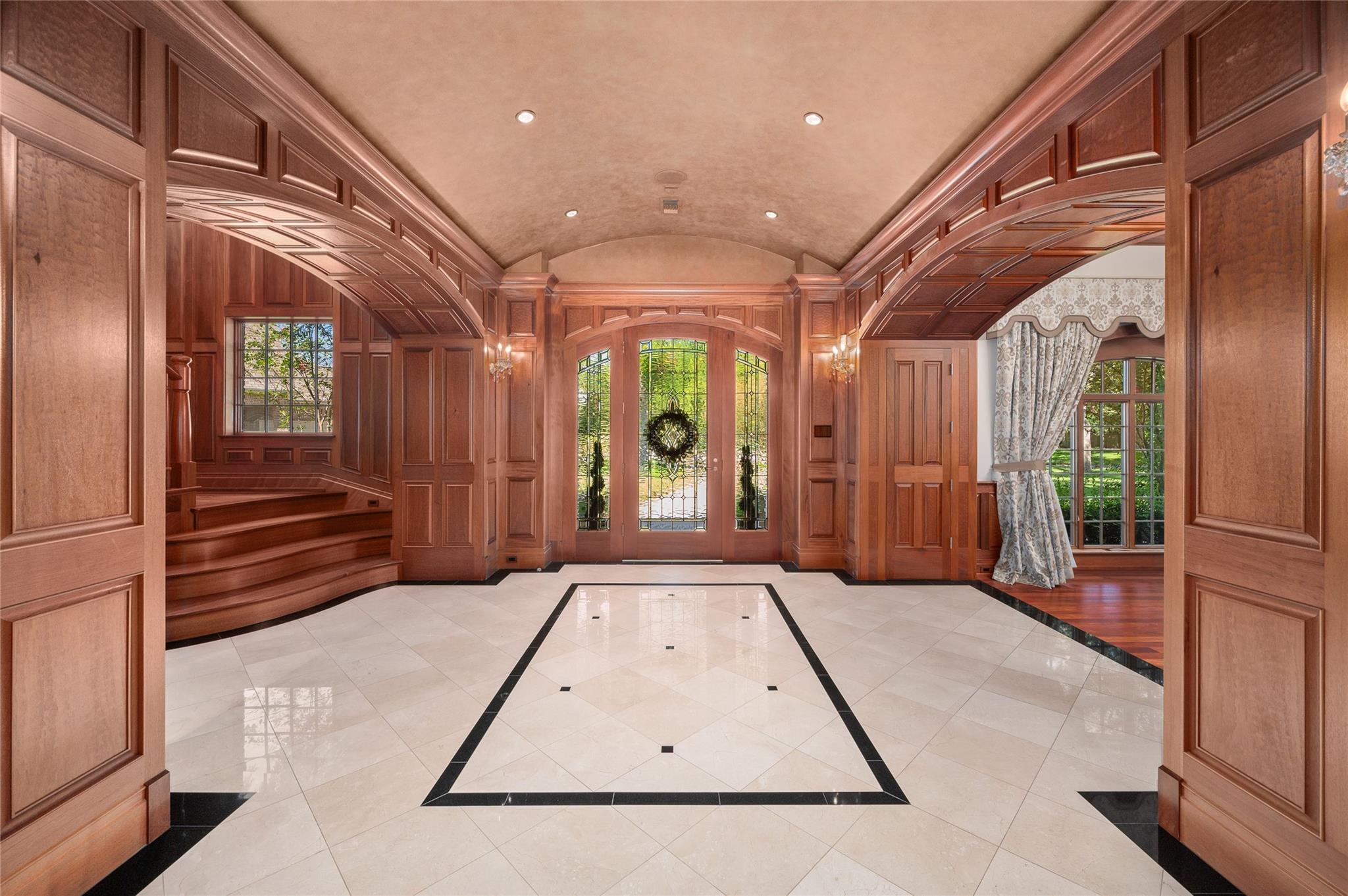 1802 Forest Gate Circle