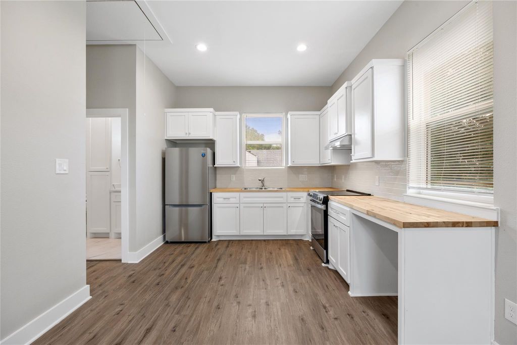 Photo of 4384 Fiesta Lane, Houston, TX 77004 (MLS # 34927805)