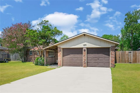 Photo of 4811 25th Street, Dickinson, TX 77539 (MLS # 48780900)