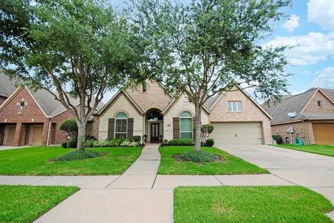 Photo of 13615 Becket Bluff Court, Pearland, TX 77584 (MLS # 24748448)