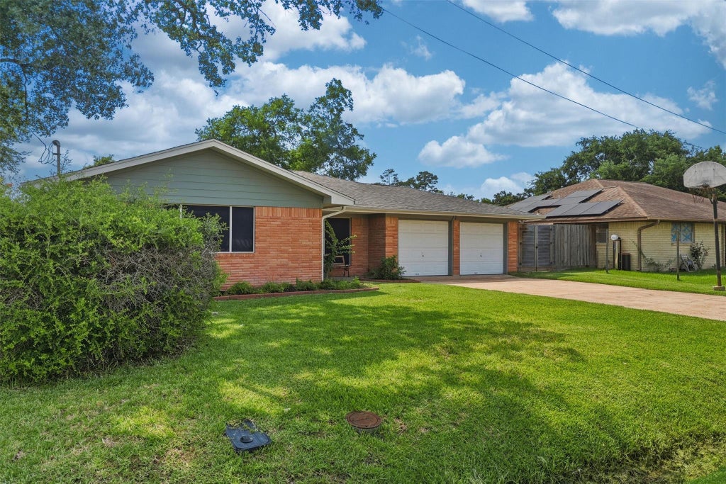 Photo of 7701 Melrose Street, Houston, TX 77022 (MLS # 11454116)
