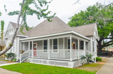 Photo of 1707 Sabine Street, Houston, TX 77007 (MLS # 52470839)