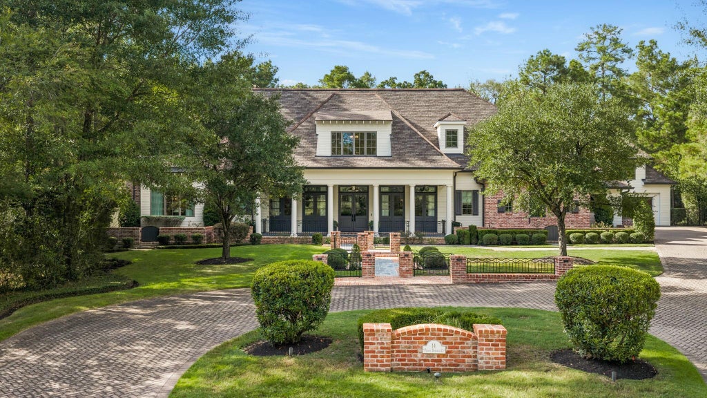 Photo of 14 Peony Springs Court, The Woodlands, TX 77382 (MLS # 38672140)
