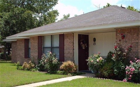 Photo of 300 E Elm, Edgewood, TX 75117 (MLS # 53486517)