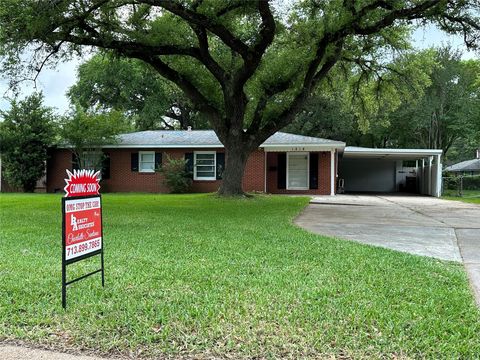 Photo of 1218 Kirsten Street, La Marque, TX 77568 (MLS # 34808497)