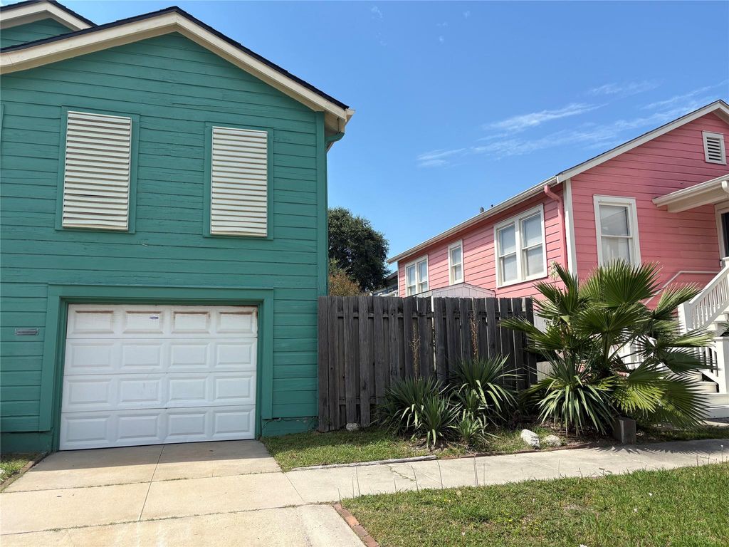 Photo of 2011 33rd Street, Galveston, TX 77550 (MLS # 72085885)