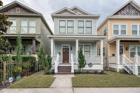 Photo of 426 W 25th Street, Houston, TX 77008 (MLS # 31892708)