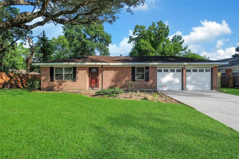 Photo of 1711 Pecan Lane, Stafford, TX 77477 (MLS # 54117687)