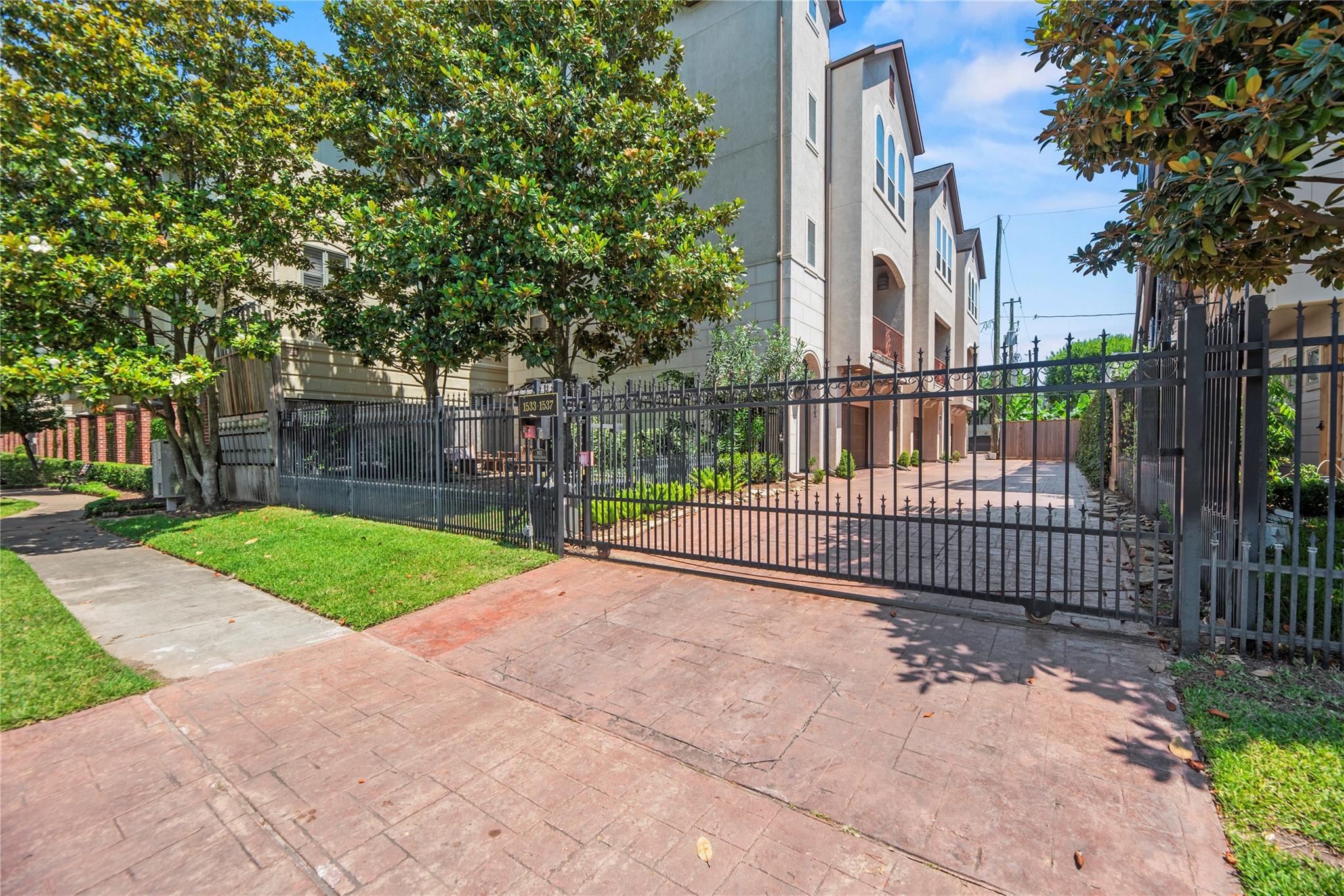 1537 Haddon Street
