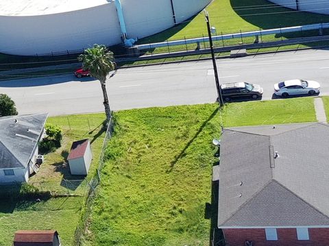 Photo of 611 31st Street, Galveston, TX 77550 (MLS # 39194463)