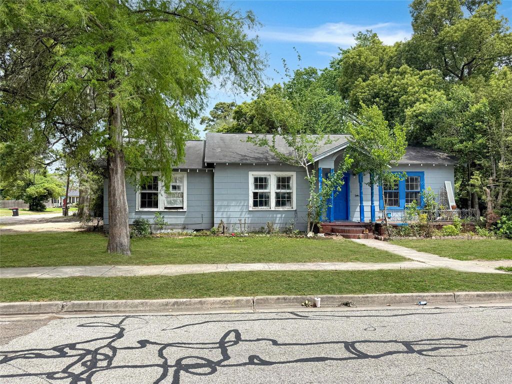 Photo of 502 E Fayle Street, Baytown, TX 77520 (MLS # 65069003)