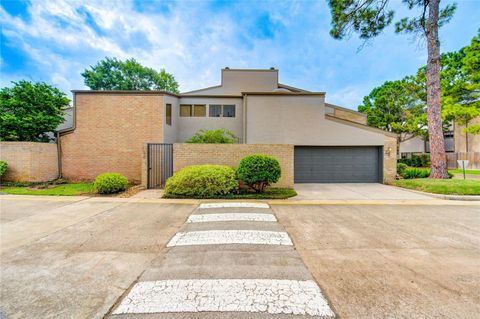 Photo of 880 Tully Road #29, Houston, TX 77079 (MLS # 22345646)