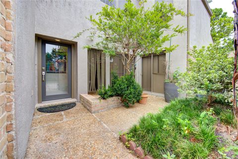 Tiny photo for 880 Tully Road #29, Houston, TX 77079 (MLS # 22345646)