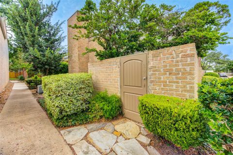 Tiny photo for 880 Tully Road #29, Houston, TX 77079 (MLS # 22345646)