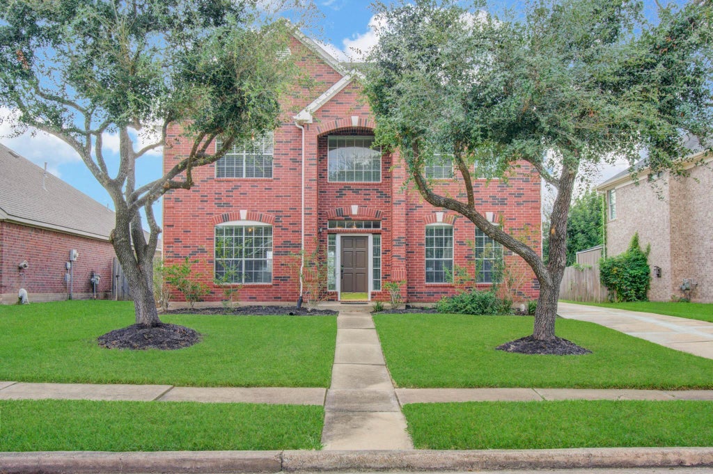 Photo of 16639 Village View Trail, Sugar Land, TX 77498 (MLS # 65713412)