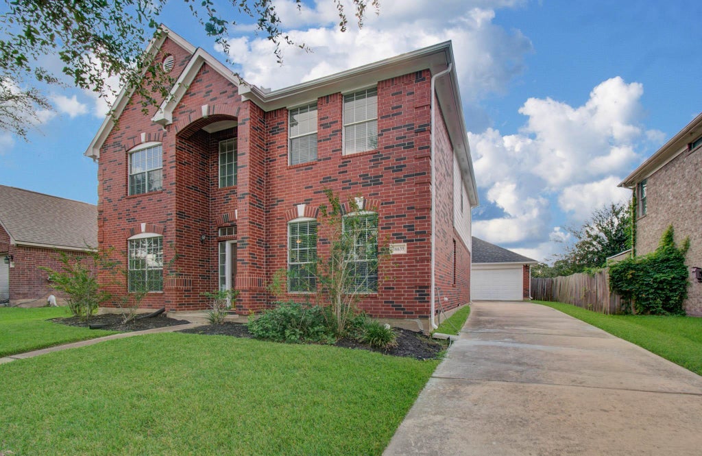 Photo of 16639 Village View Trail, Sugar Land, TX 77498 (MLS # 65713412)
