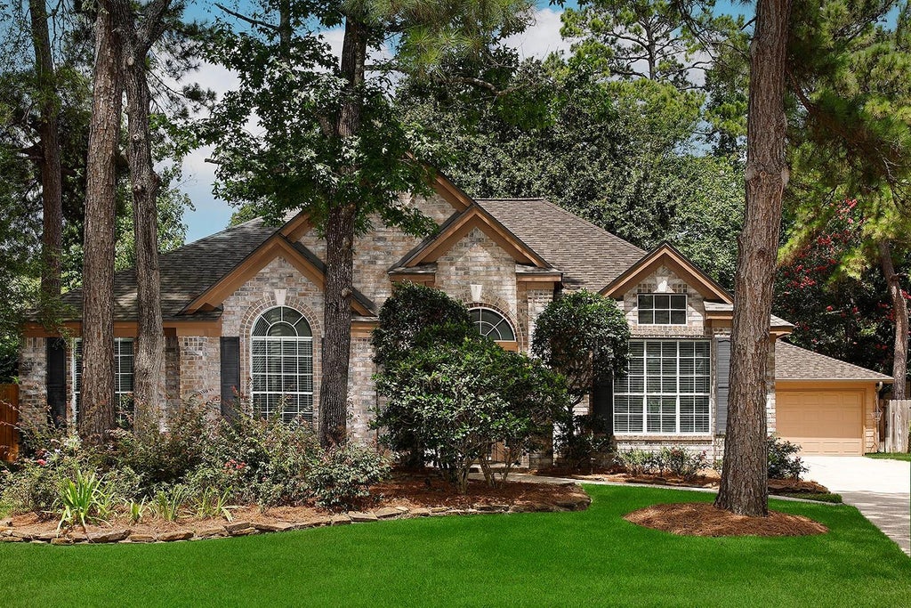 Photo of 67 N Old Cedar Circle, The Woodlands, TX 77382 (MLS # 35101287)