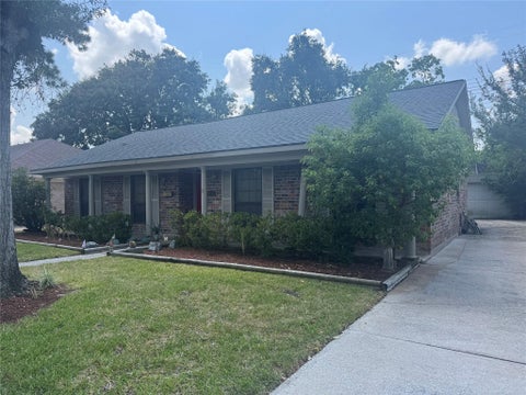 Photo of 8515 Twin Hills Drive, Houston, TX 77071 (MLS # 94285895)