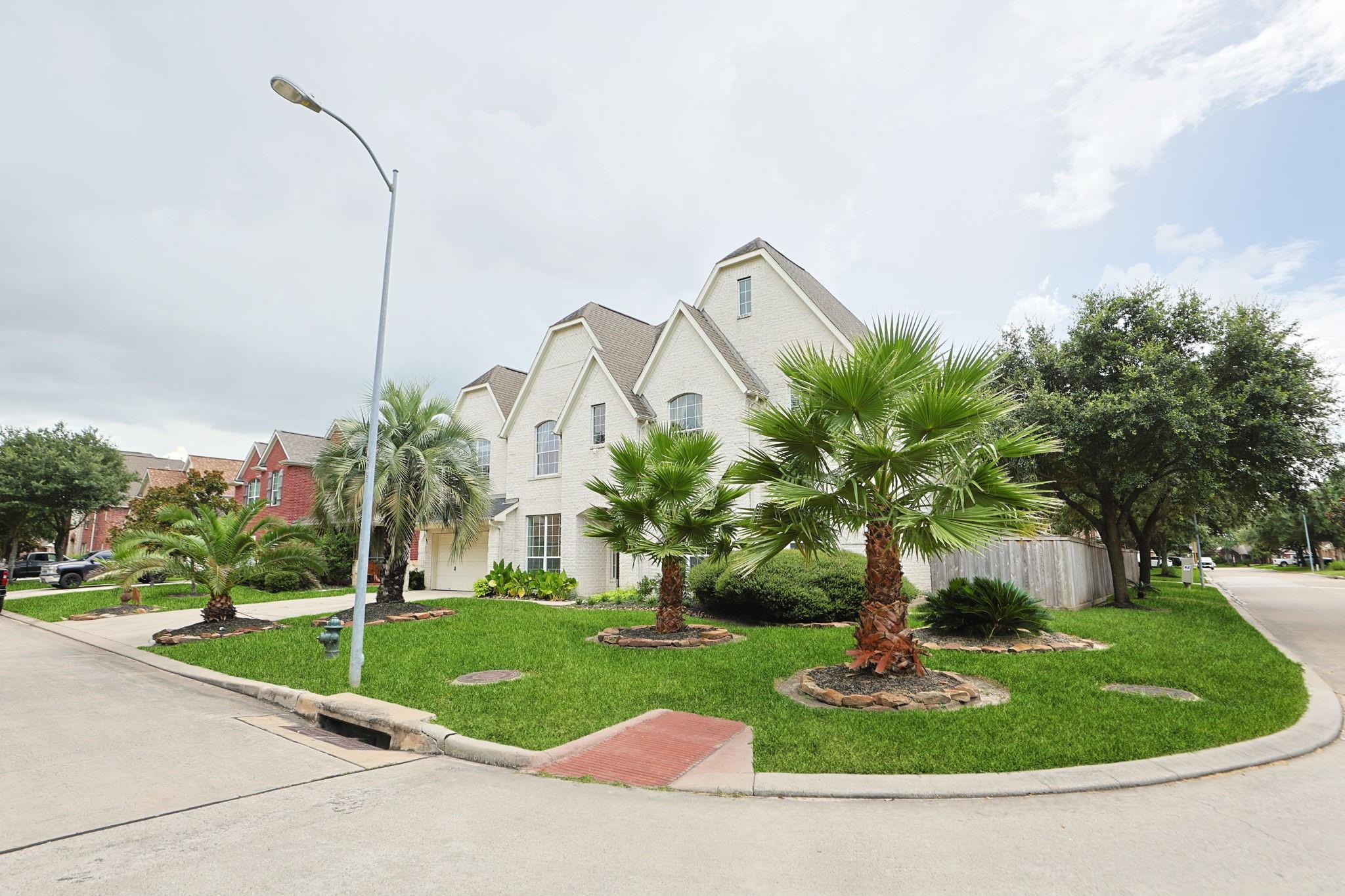 6423 Oakmont Creek Drive