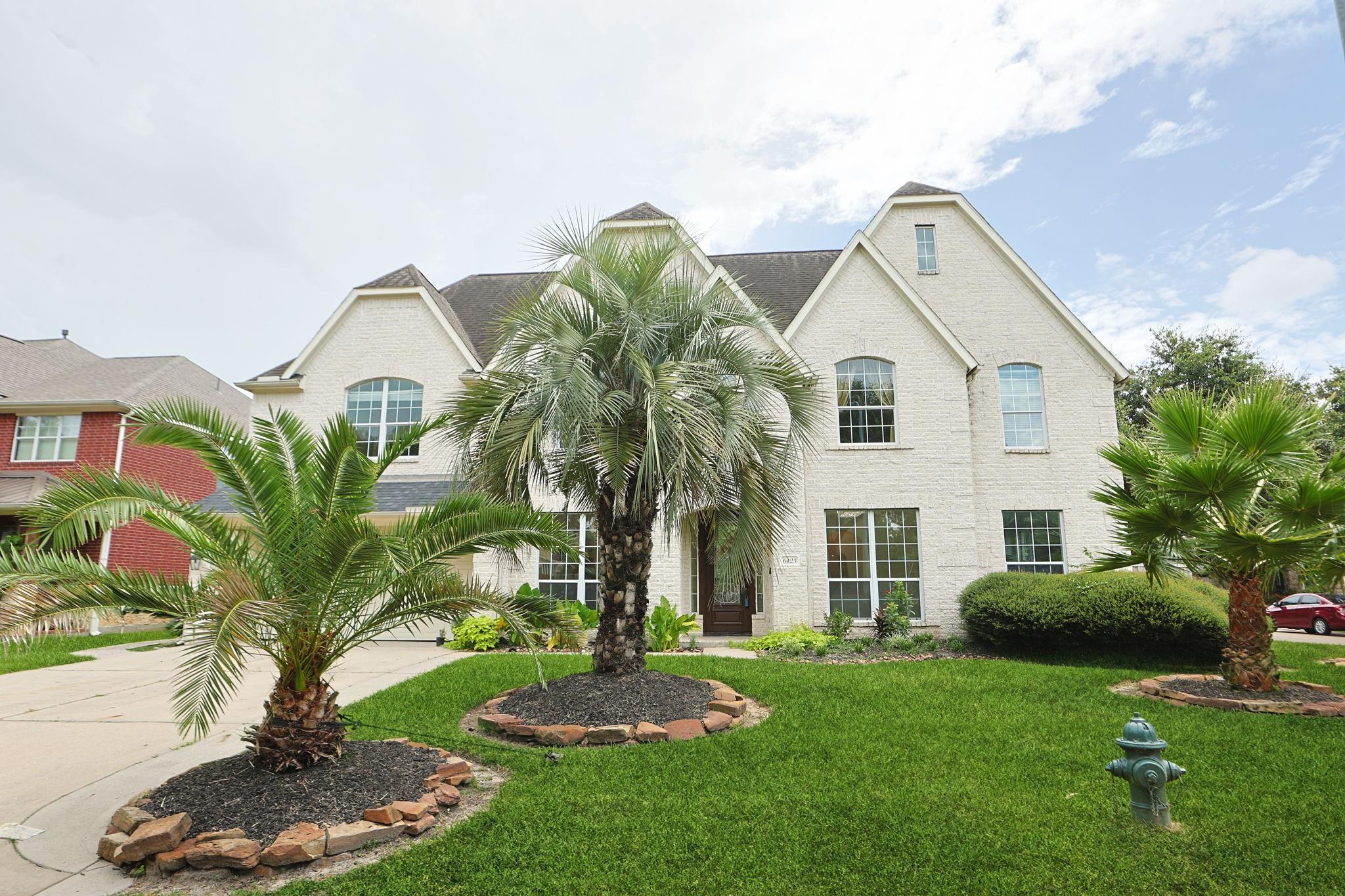6423 Oakmont Creek Drive