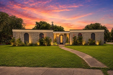 Photo of 101 Mc Dow Street, Victoria, TX 77901 (MLS # 3627386)