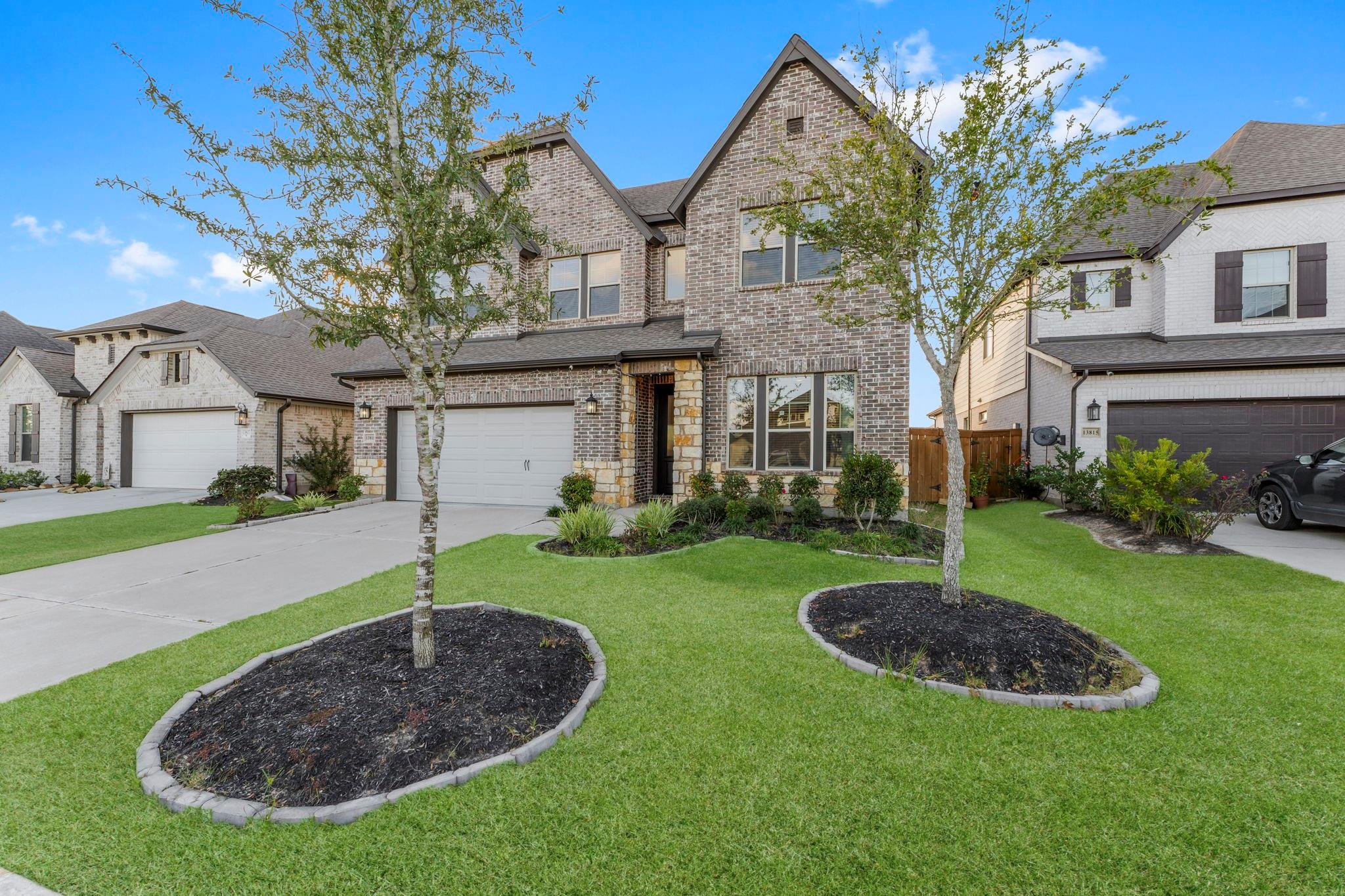 13811 Via Toluca Trail