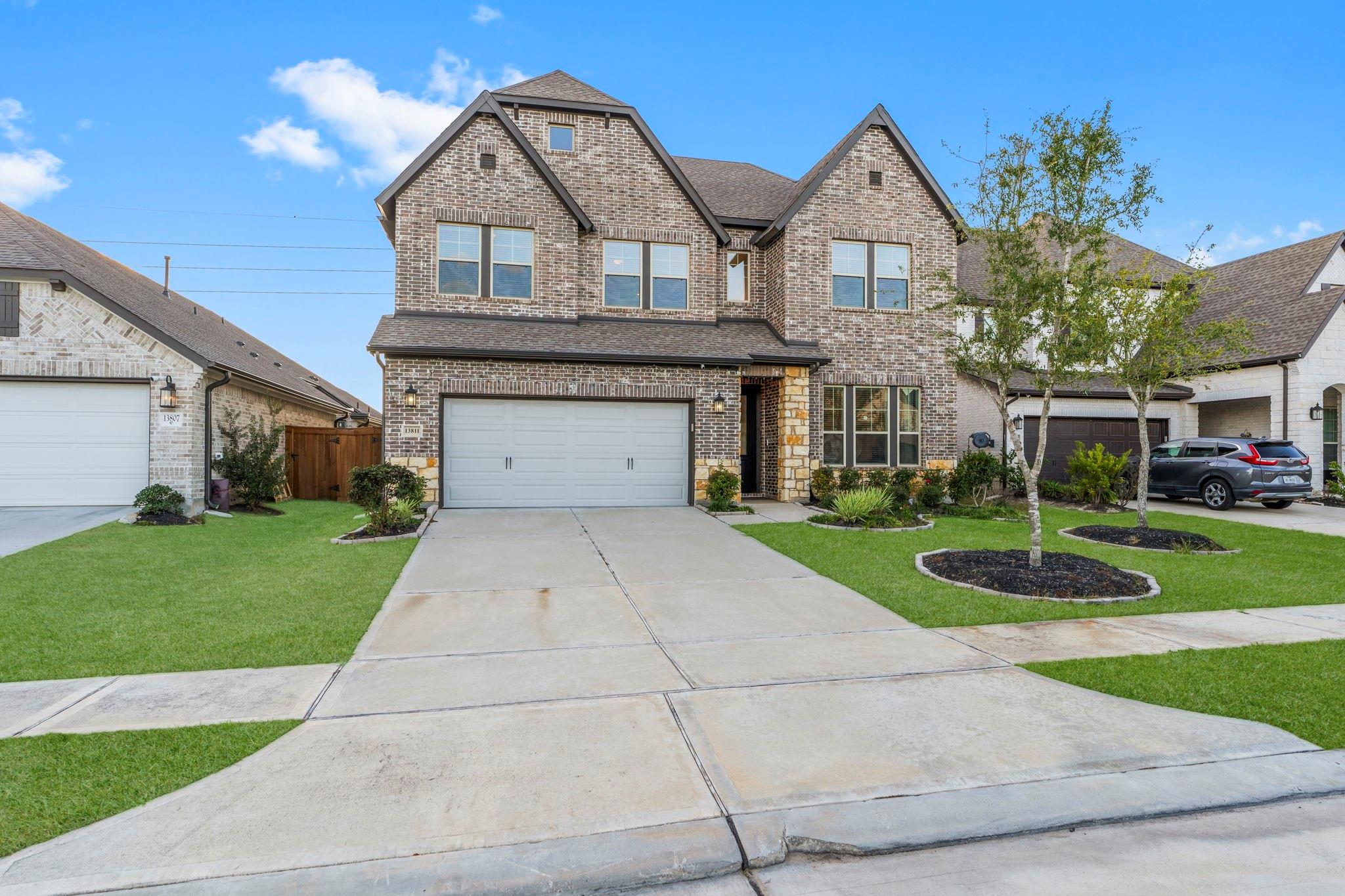 13811 Via Toluca Trail