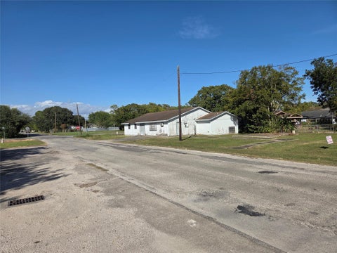 Photo of 1006 5th St ST, Palacios, TX 77465 (MLS # 74444371)