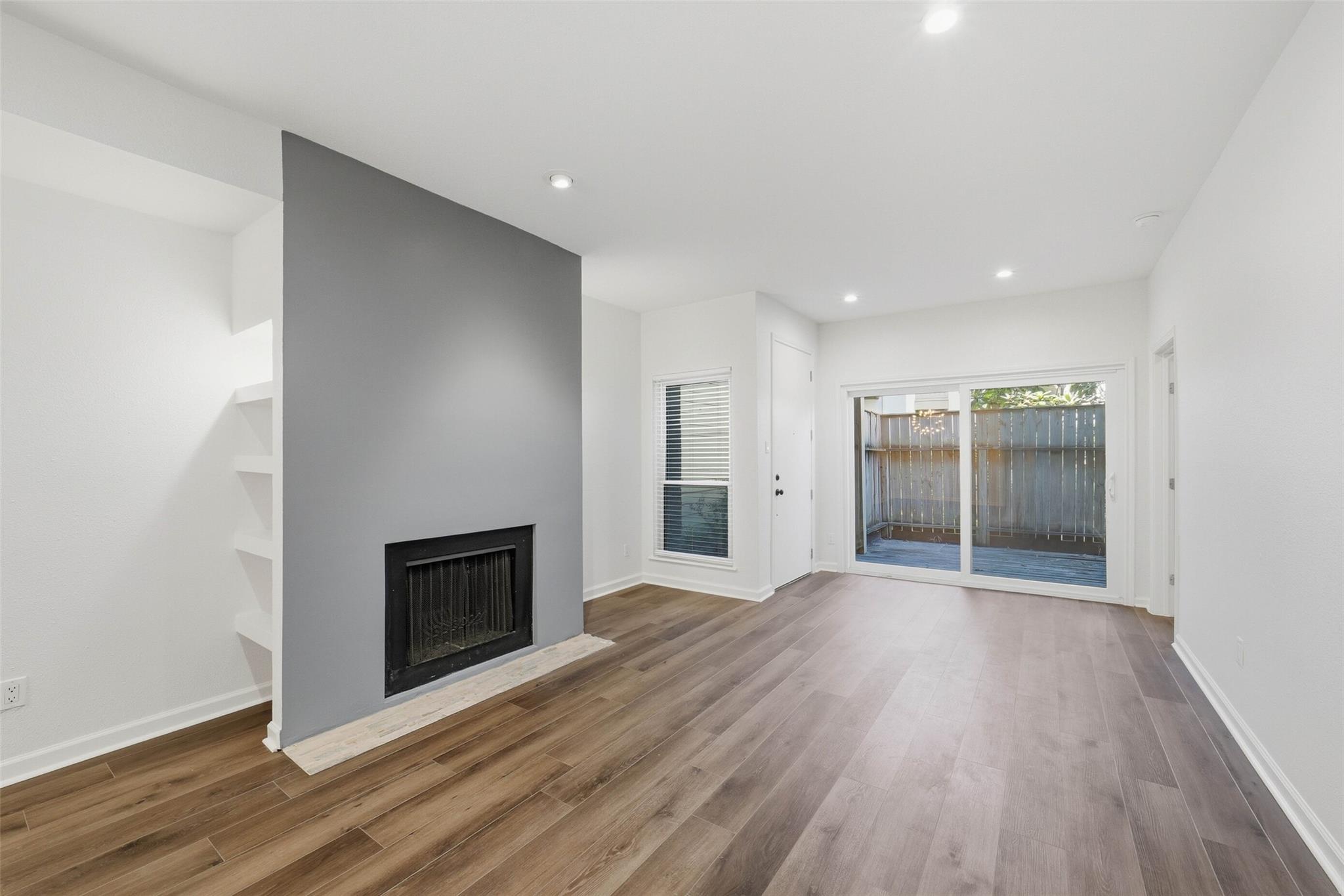 2100 Tanglewilde Street 625