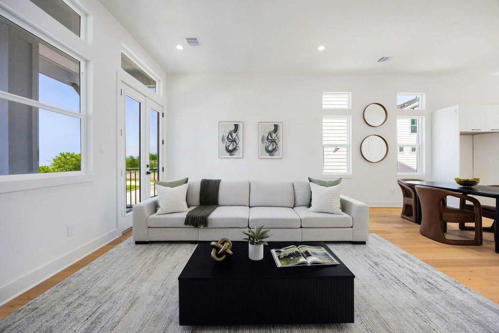 Photo of 303 Marcella Street #O, Houston, TX 77091 (MLS # 49781379)