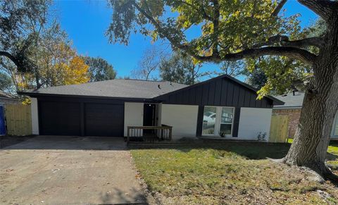 Photo of 308 E Dumble Street, Alvin, TX 77511 (MLS # 77304001)