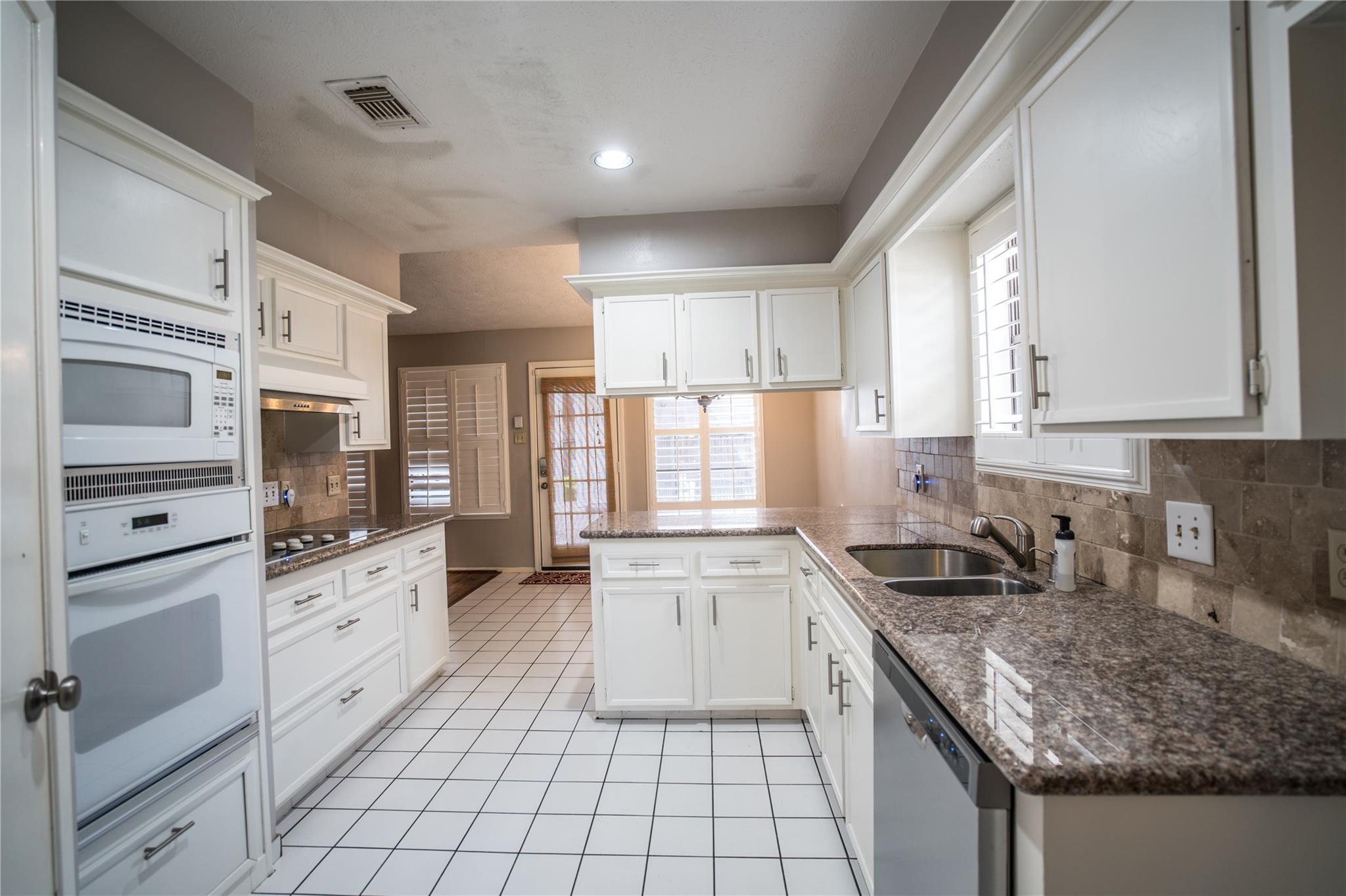 2811 Blue Meadow Circle