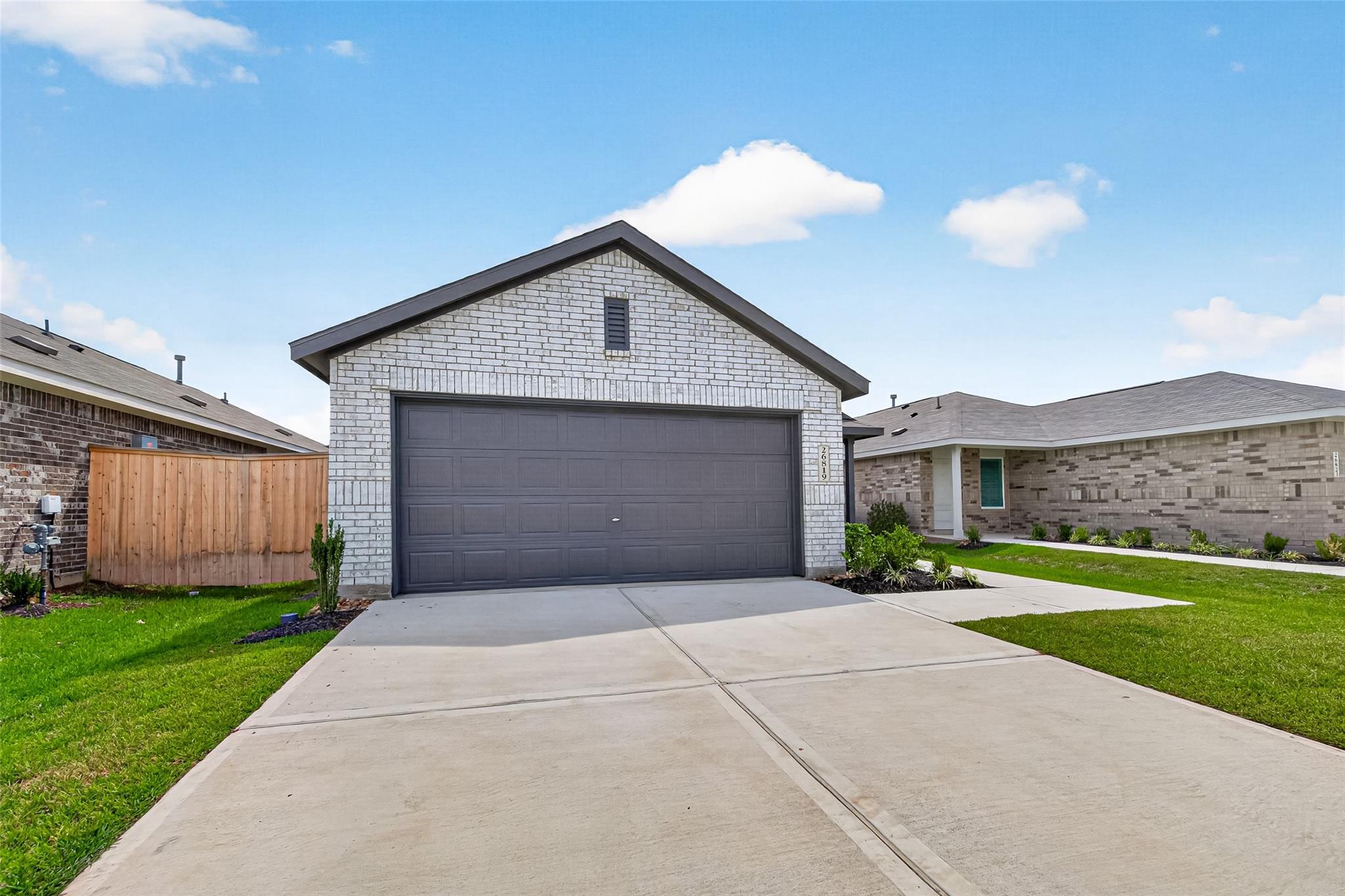 26819 Vanilla Pearls Lane